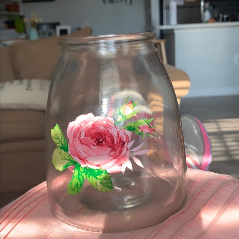 Pretty little old school Jar with floral embellish